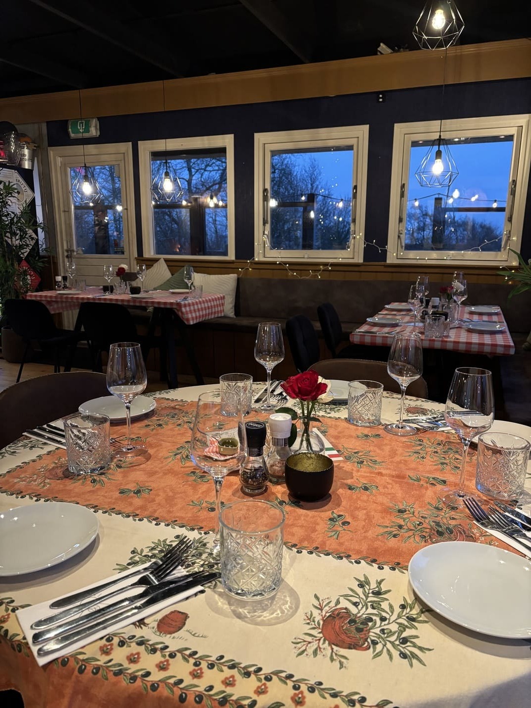 Interieur van Beach Bites met een gezellige wintersfeer.